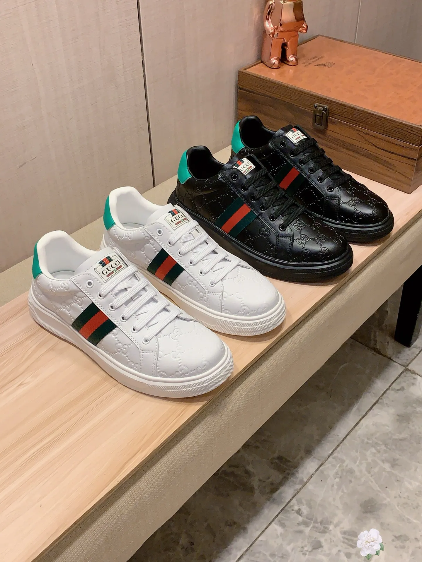 Men's men's shoes💰420💰💰🎩🎩[Lightning][Lightning] "Gucci*" latest • popular casual shoes, top brand [seduce] luxury ~ purchasing agency, top ~ quality. [Strong] The upper is made of imported breathable cowhide with fabric material ➕ Breathable sheepskin feet (•) and fine workmanship. The original stylish and stylish soft rubber wear-resistant and non-slip outsole is light and comfortable on the feet. The real thing looks better when photographed in person. 111: code: 38-44, 3️⃣ colors selected